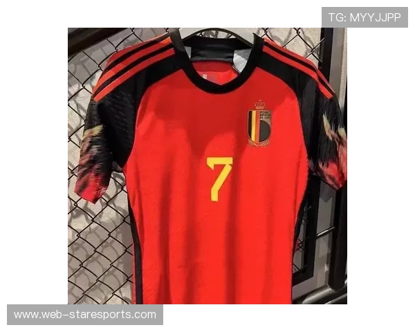 足球秋衣八号球星是谁 八号球衣背后的传奇与影响力解析